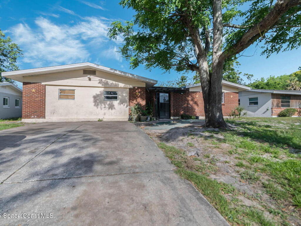 1136 Lakewood Park Drive, Daytona Beach, FL 32117