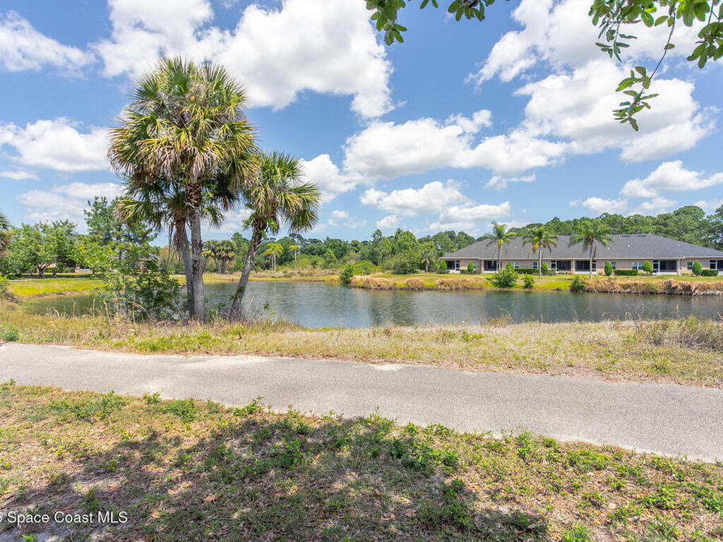 560 Remington Green Drive, Palm Bay, FL 32909