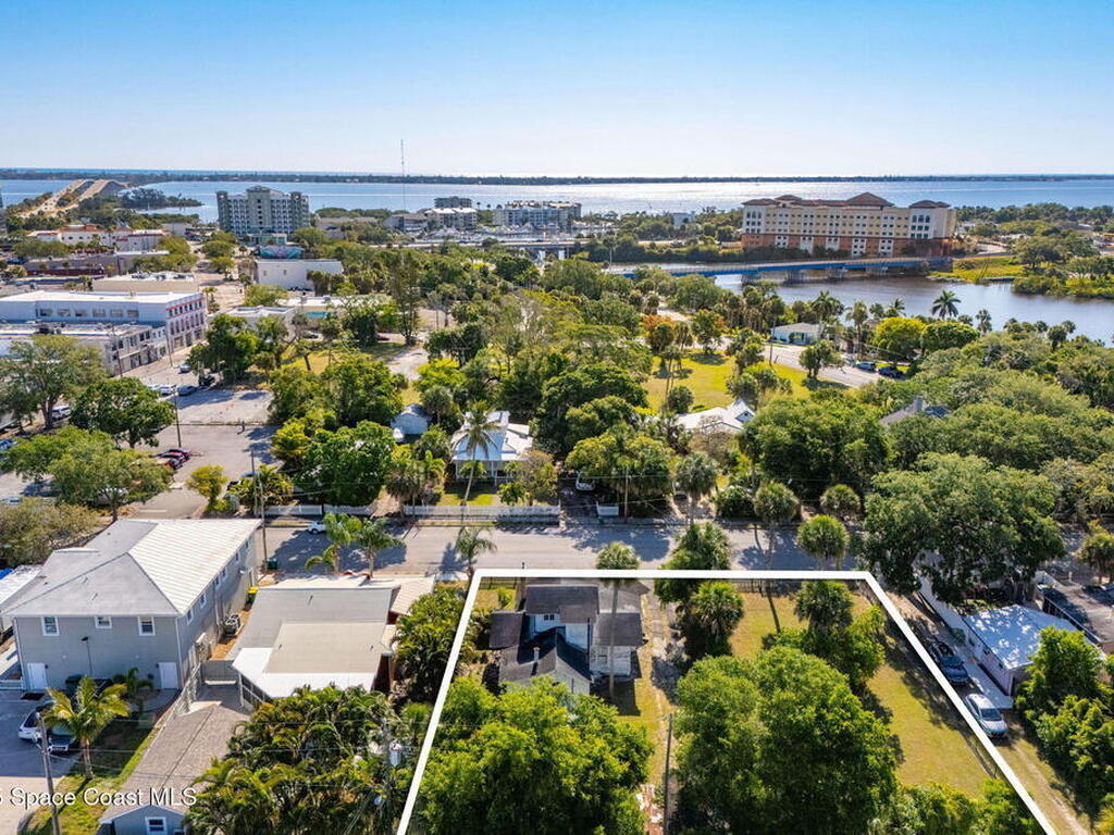 2106 Vernon Place, Melbourne, FL 32901