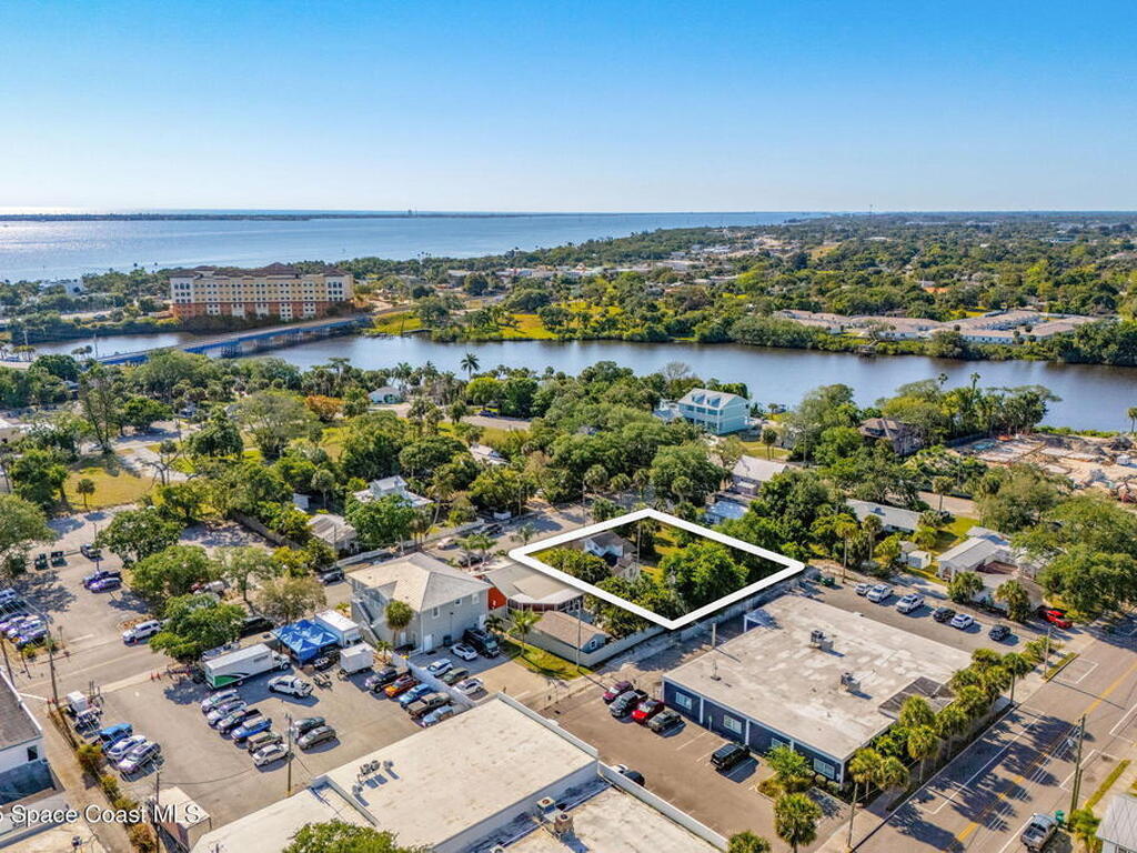 2106 Vernon Place, Melbourne, FL 32901