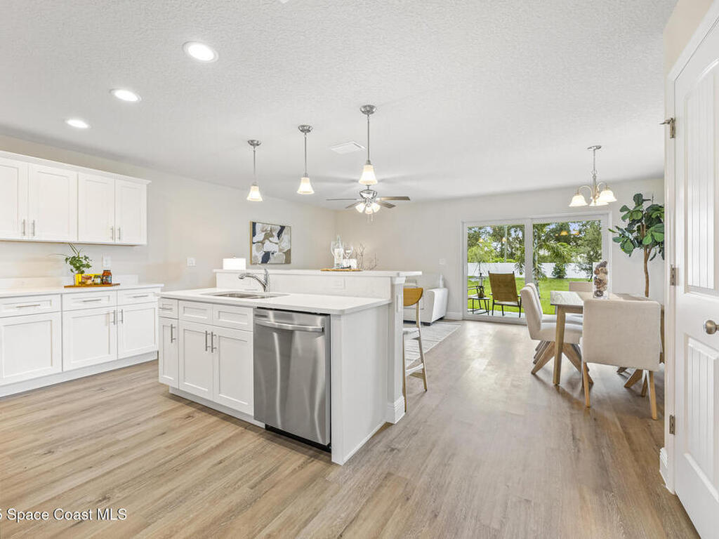 198 Hidden Woods Place, Melbourne, FL 32901