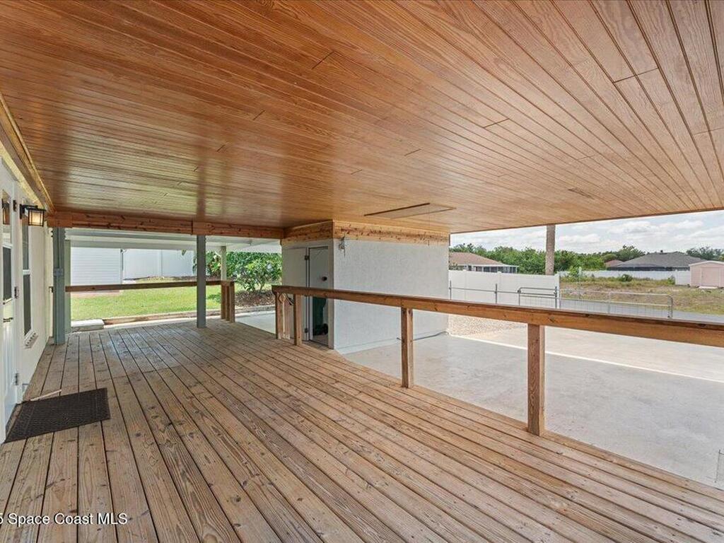 8865 Central Avenue, Micco, FL 32976