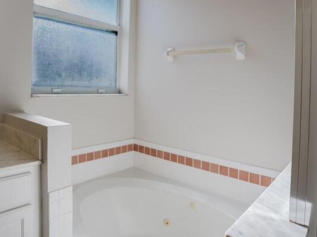 1110 8th Place, Vero Beach, FL 32960