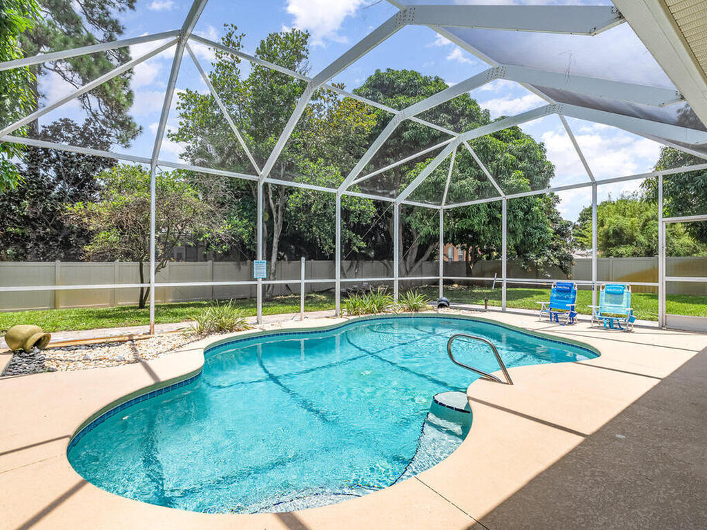 2230 S Courtenay Parkway, Merritt Island, FL 32952