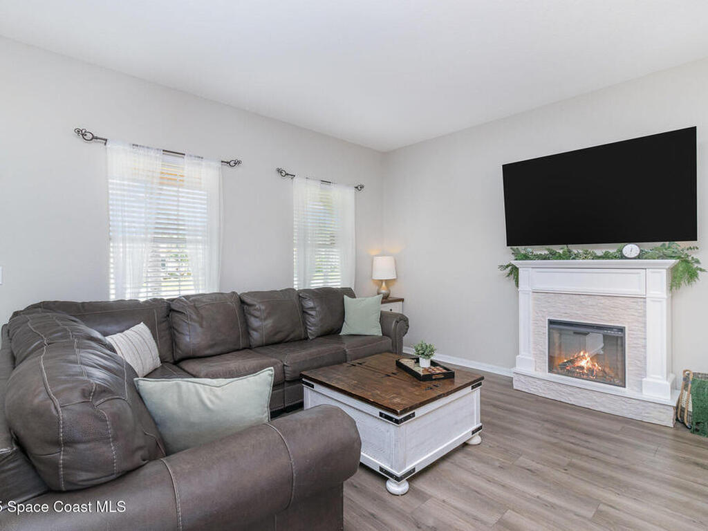 2039 Snapdragon Drive, Palm Bay, FL 32907