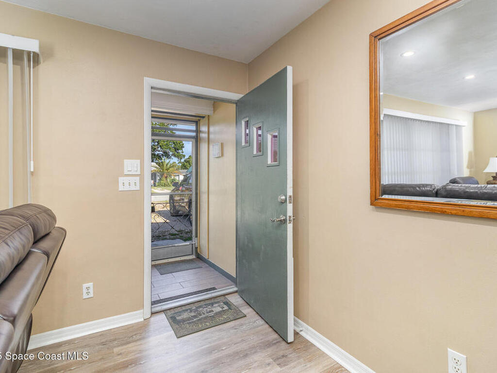 1326 44th Avenue, Vero Beach, FL 32966