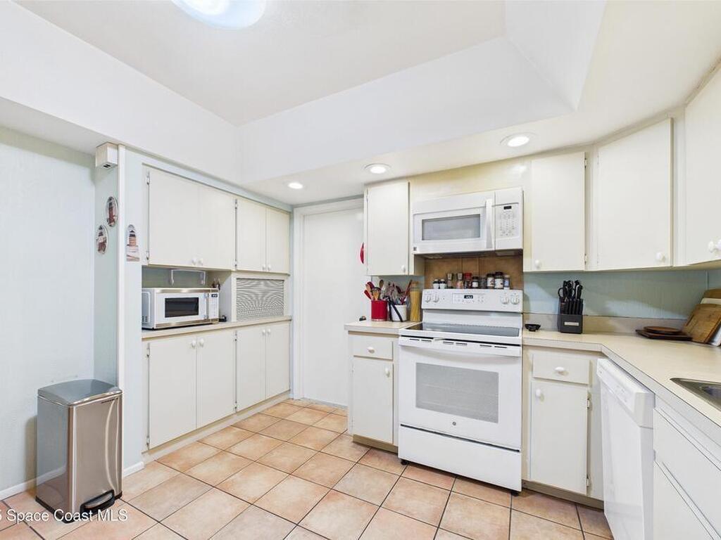 6948 W Country Club Drive, Sarasota, FL 34243