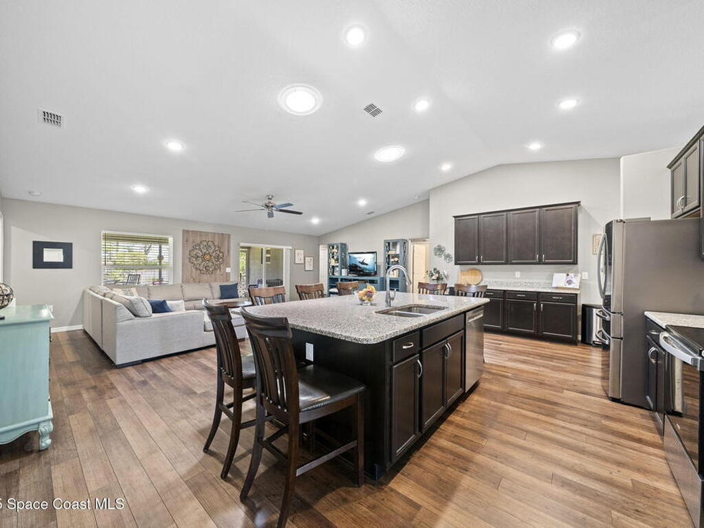 7130 Hacienda Drive, Grant, FL 32949