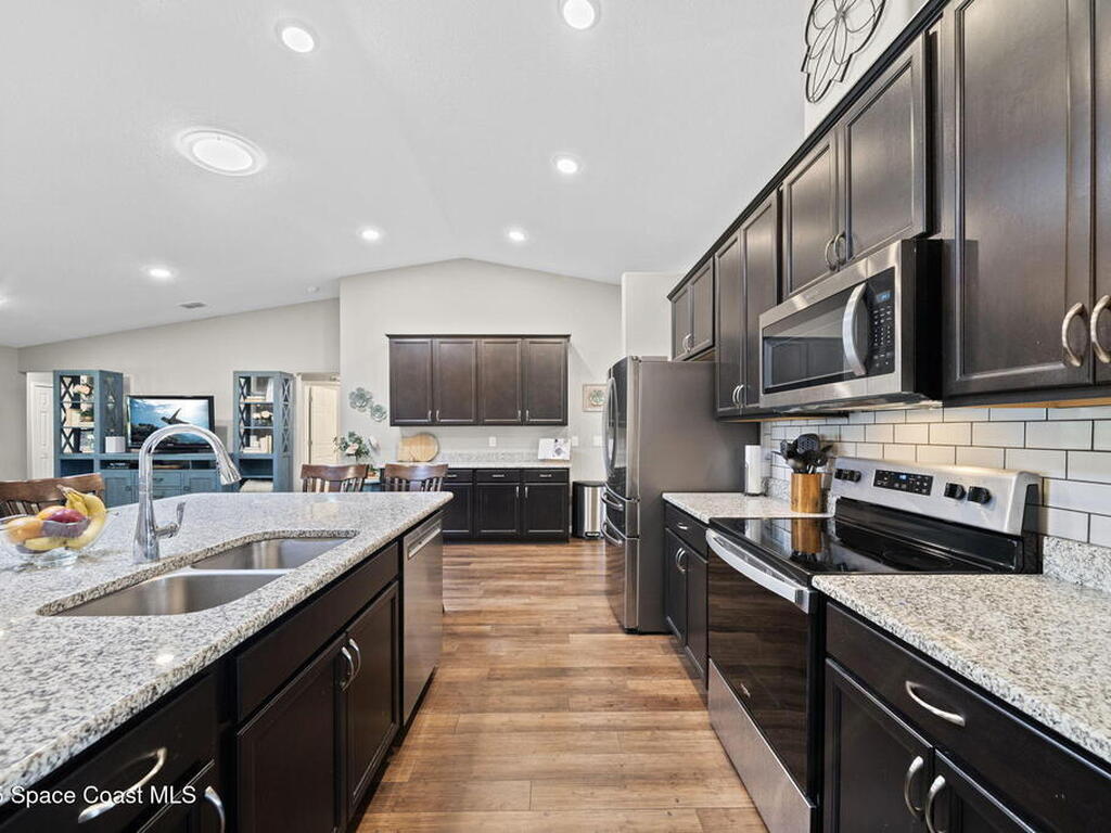 7130 Hacienda Drive, Grant, FL 32949