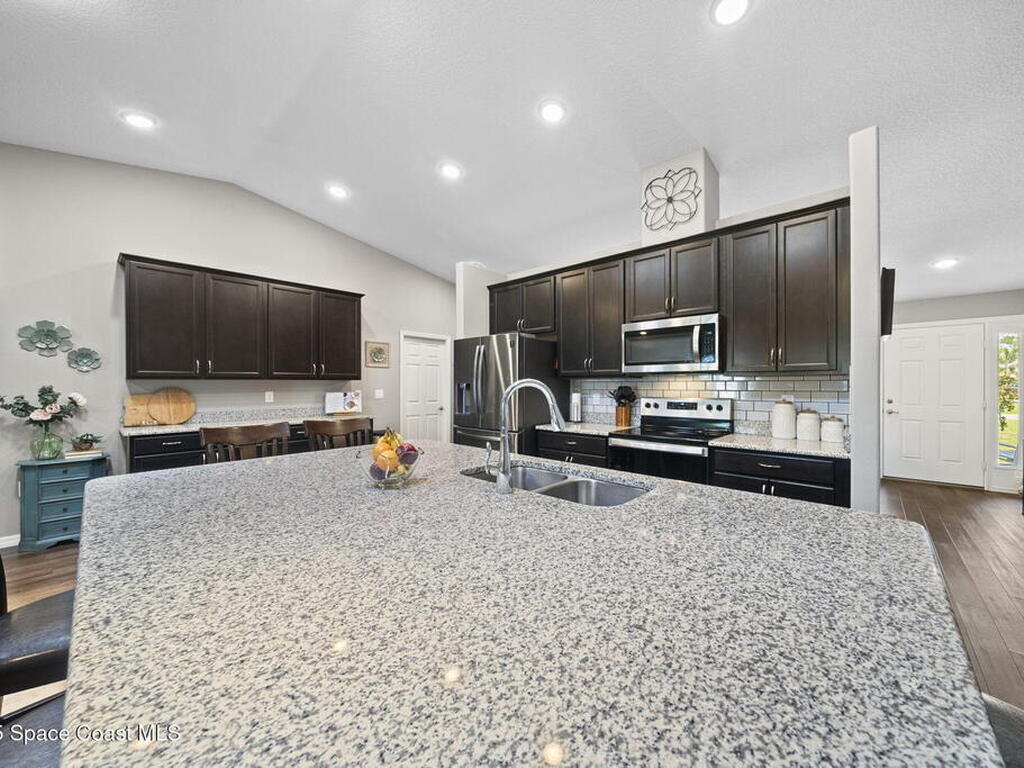 7130 Hacienda Drive, Grant, FL 32949