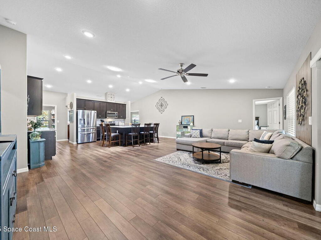 7130 Hacienda Drive, Grant, FL 32949