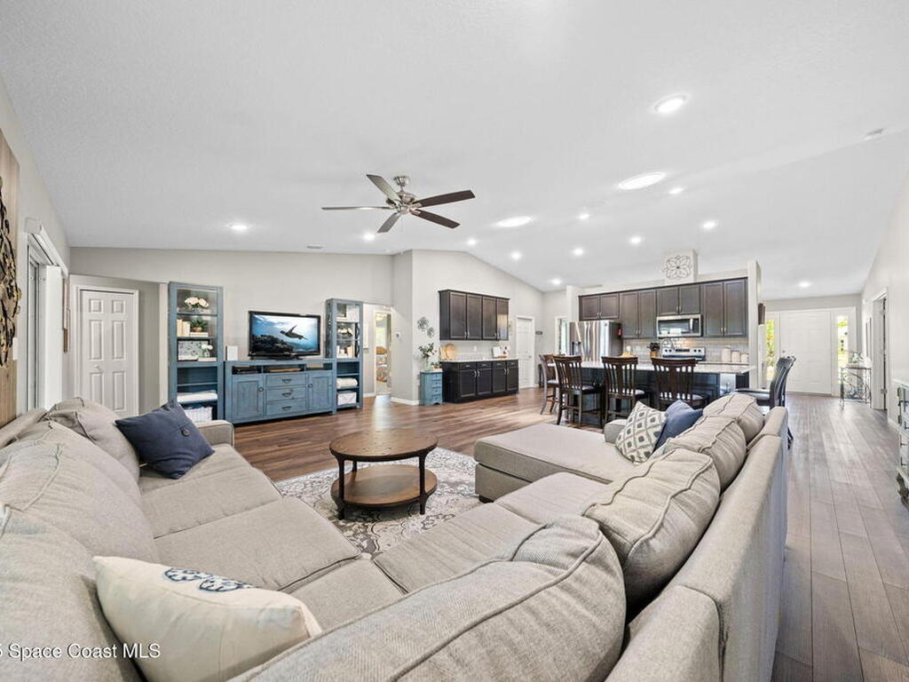 7130 Hacienda Drive, Grant, FL 32949