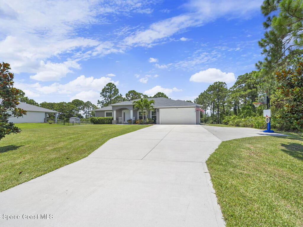 7130 Hacienda Drive, Grant, FL 32949