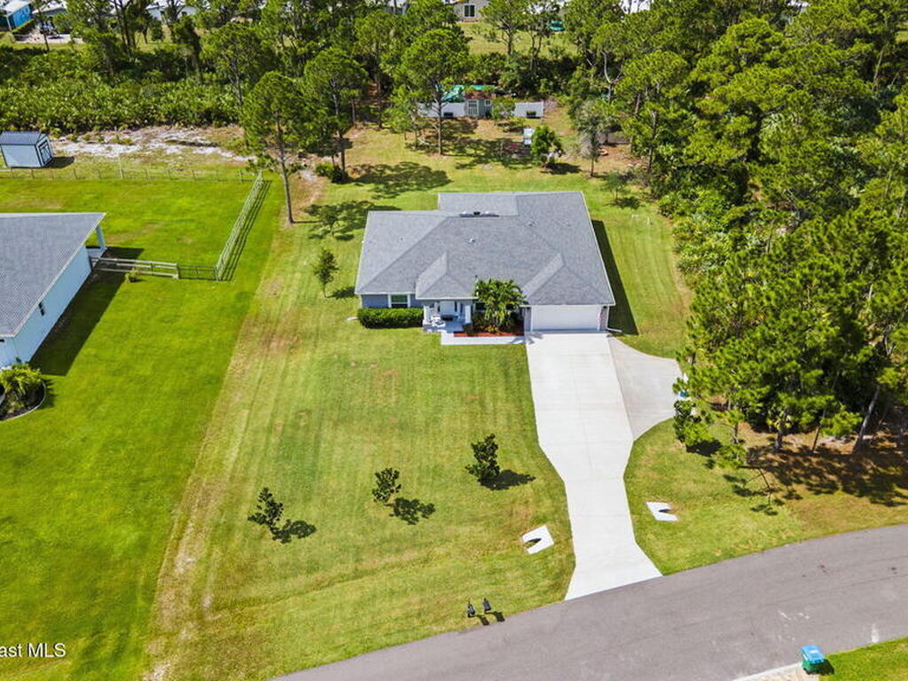 7130 Hacienda Drive, Grant, FL 32949