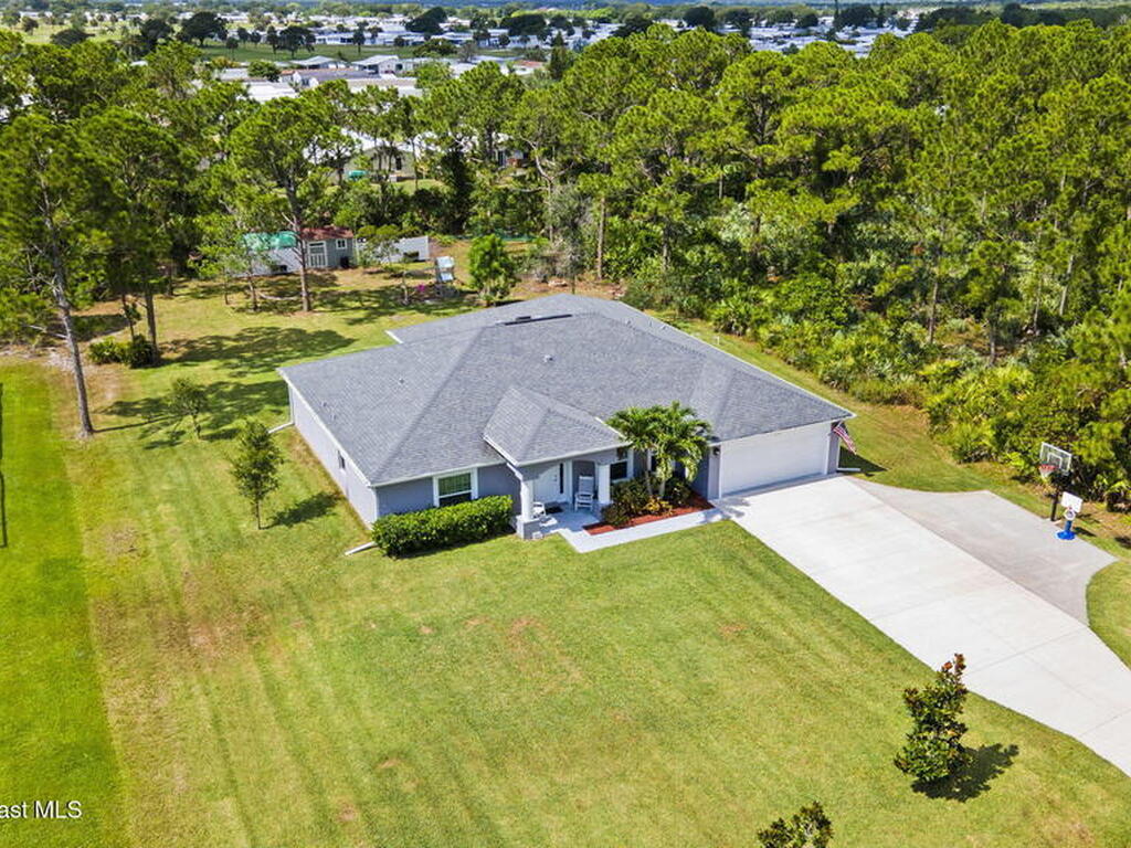 7130 Hacienda Drive, Grant, FL 32949