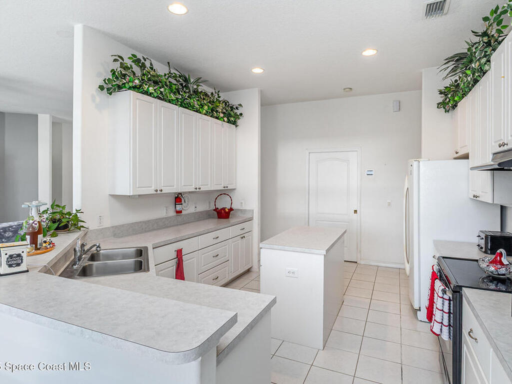 2343 Woodfield Circle, Melbourne, FL 32904