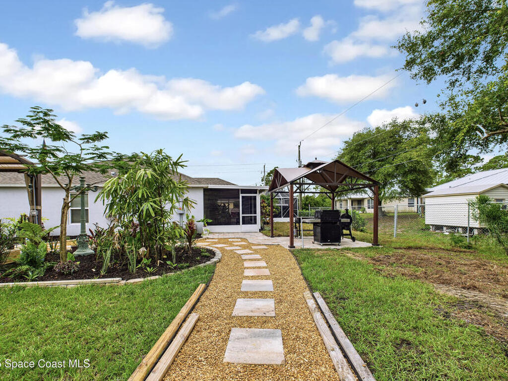 8325 105th Court, Vero Beach, FL 32967