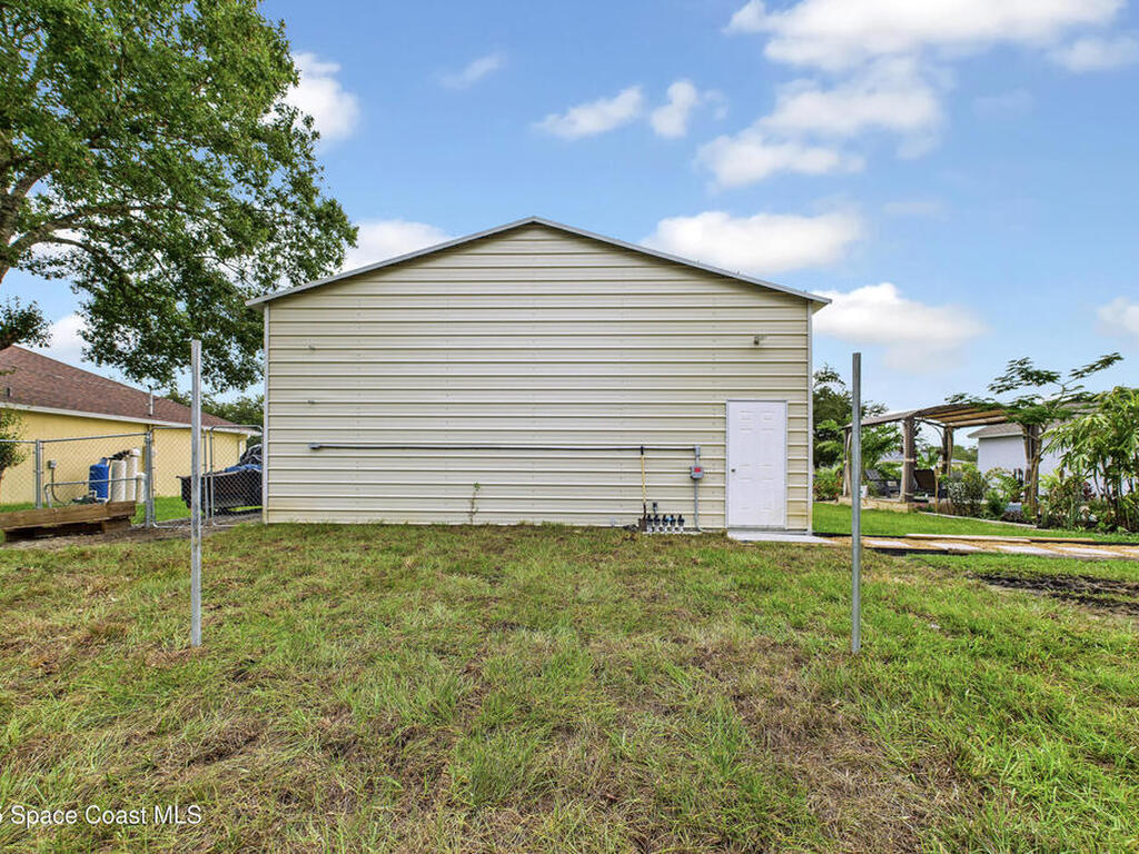 8325 105th Court, Vero Beach, FL 32967