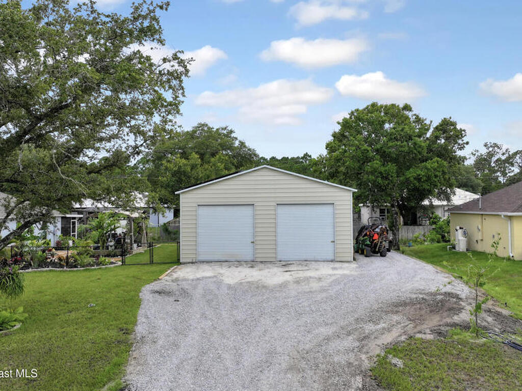 8325 105th Court, Vero Beach, FL 32967