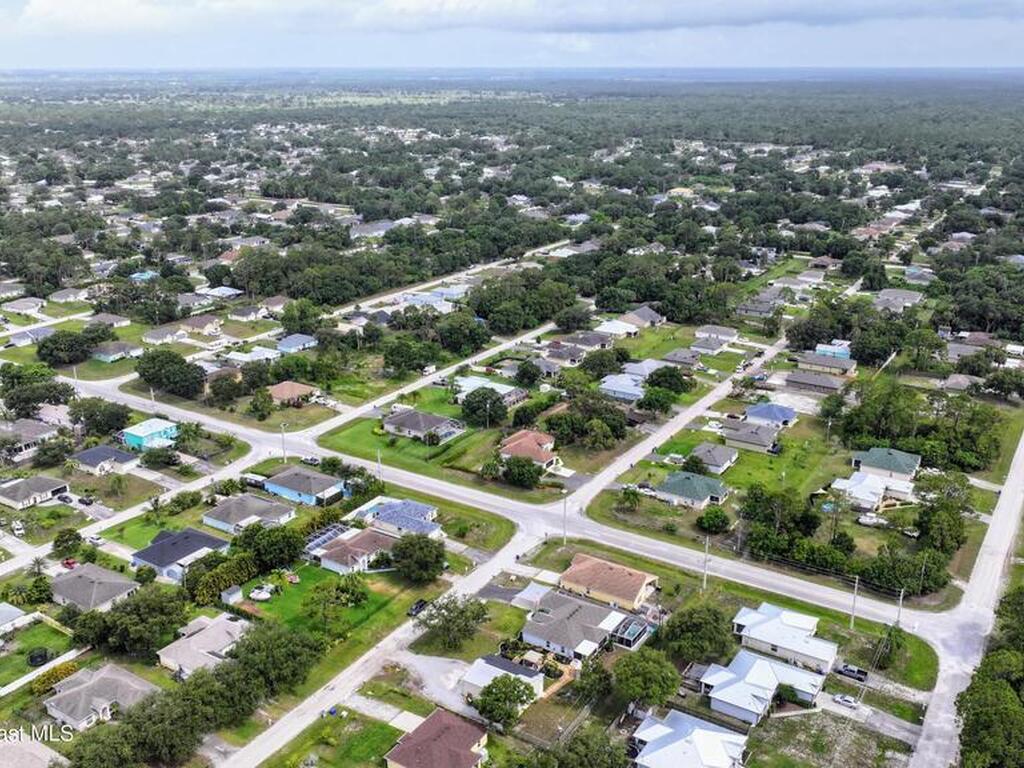 8325 105th Court, Vero Beach, FL 32967