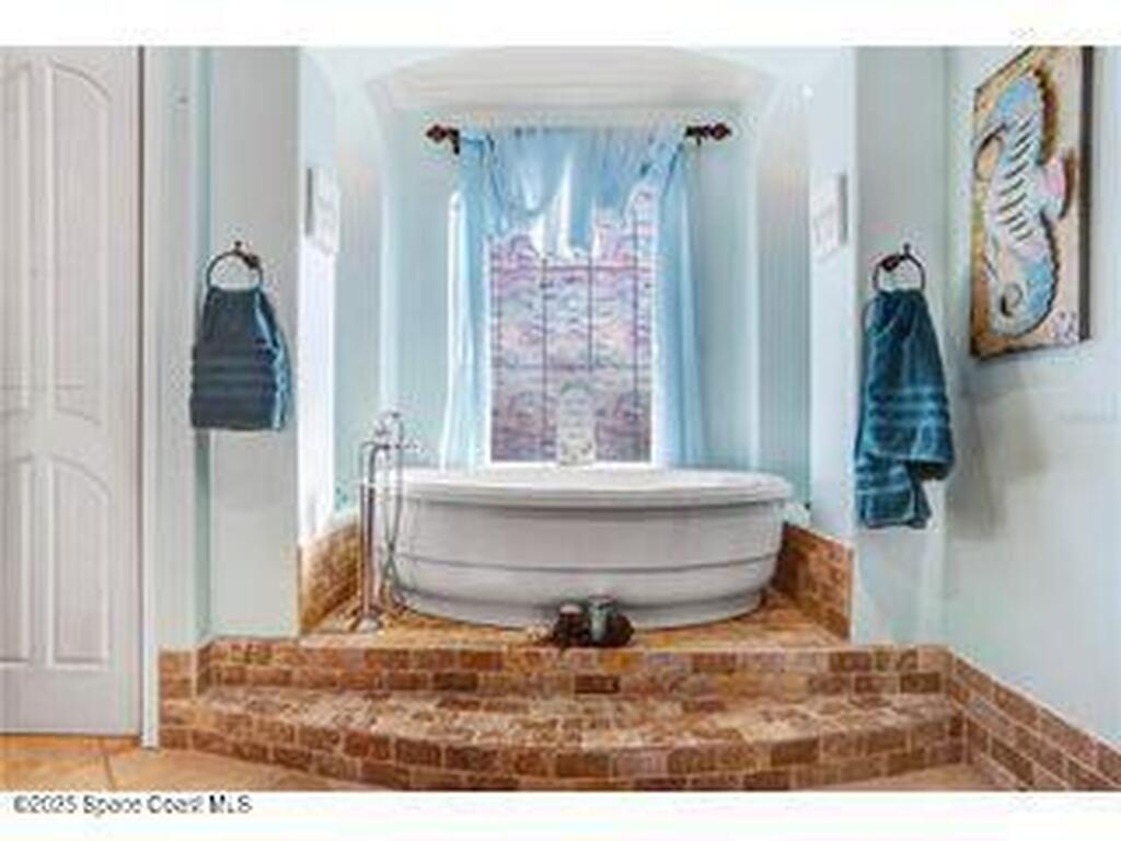 541 Treviso Drive, Apollo Beach, FL 33572