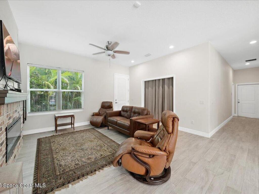 6190 Brabrook Avenue, Grant, FL 32949