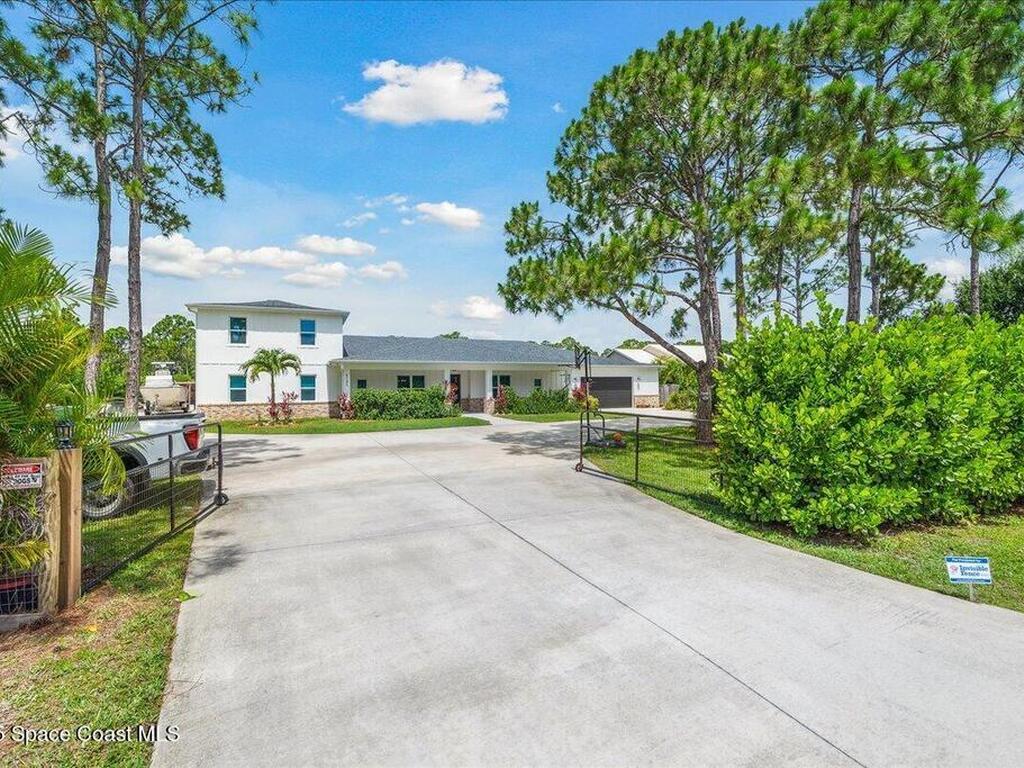 6190 Brabrook Avenue, Grant, FL 32949