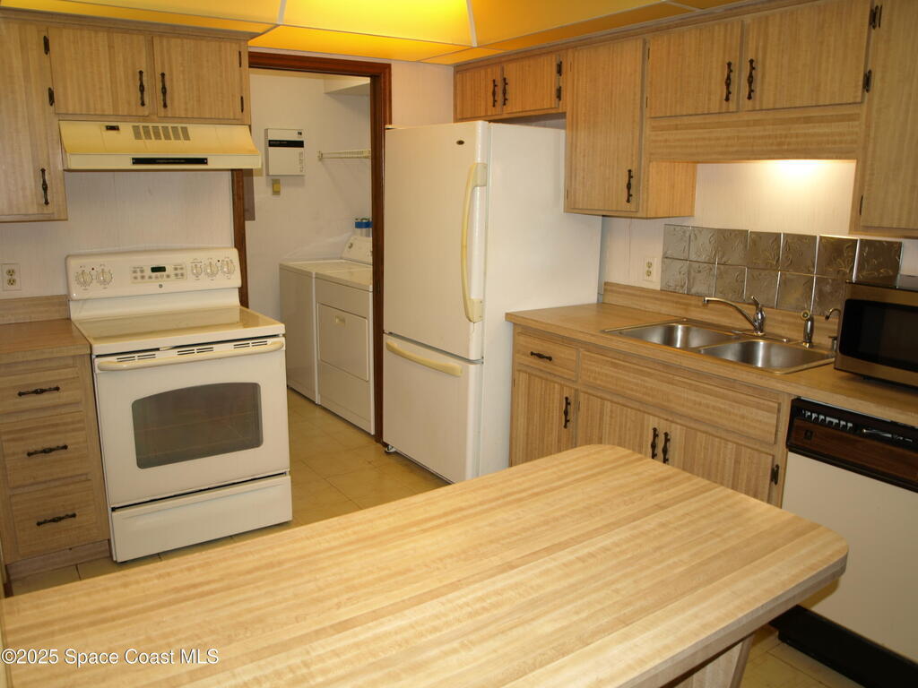 9020 York Lane, West Melbourne, FL 32904