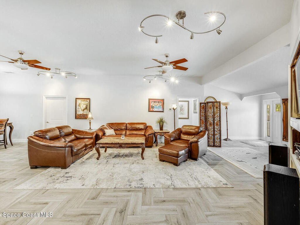 2100 Vernon Place, Melbourne, FL 32901