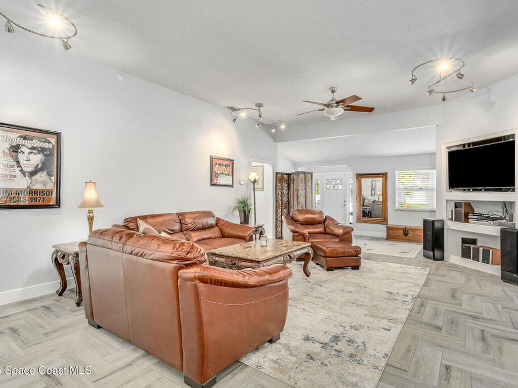 2100 Vernon Place, Melbourne, FL 32901