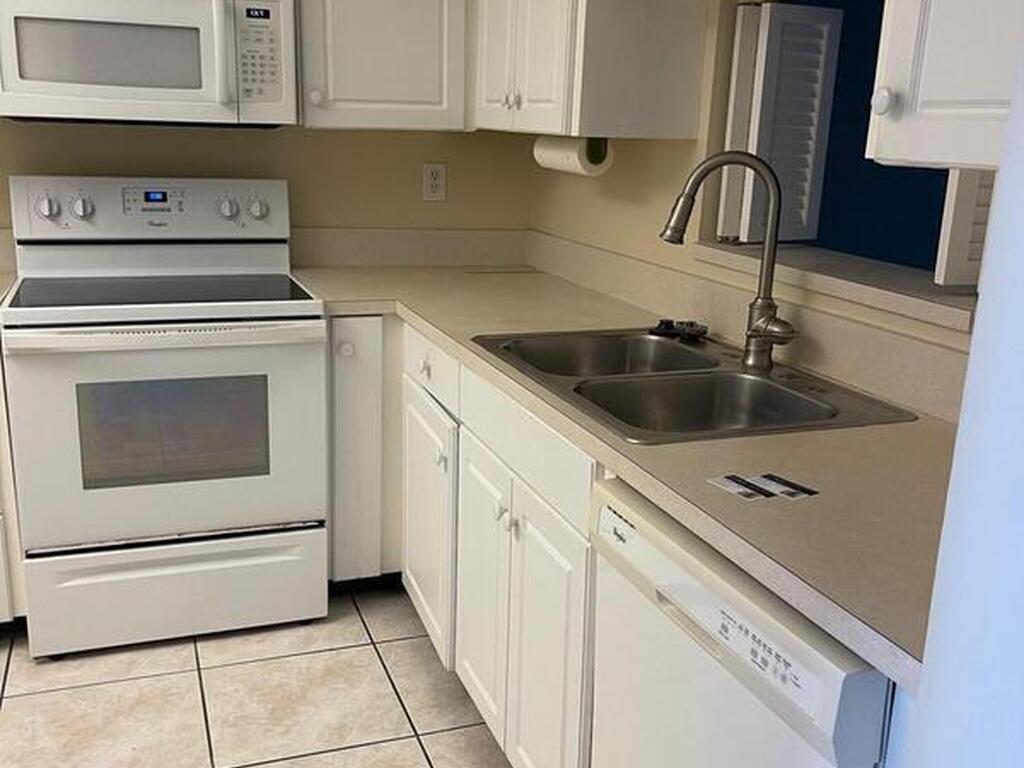 725 Port Malabar Boulevard, Palm Bay, FL 32905