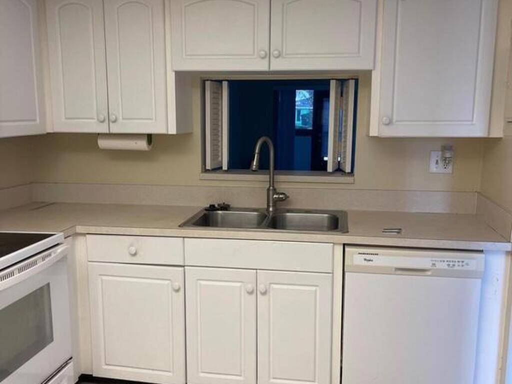 725 Port Malabar Boulevard, Palm Bay, FL 32905