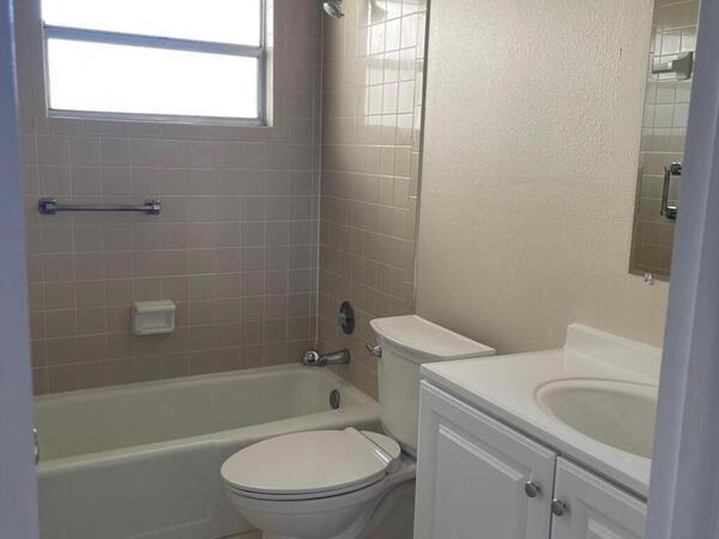 725 Port Malabar Boulevard, Palm Bay, FL 32905