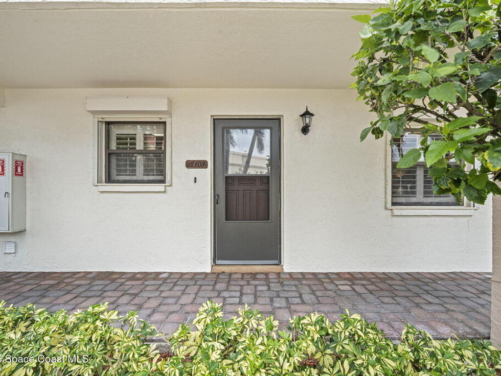 820 N Atlantic Avenue, Cocoa Beach, FL 32931