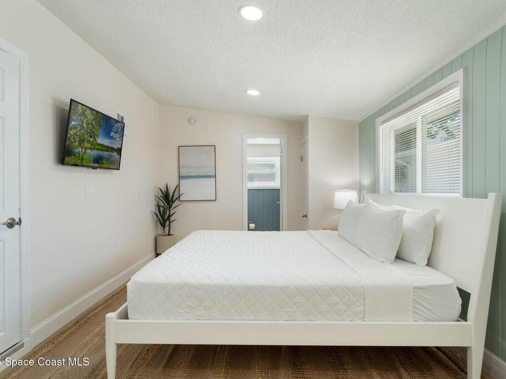 637 S Orlando Avenue, Cocoa Beach, FL 32931