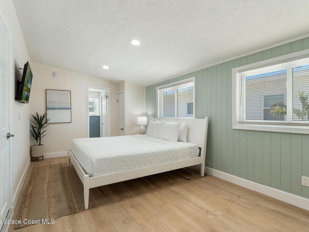 637 S Orlando Avenue, Cocoa Beach, FL 32931