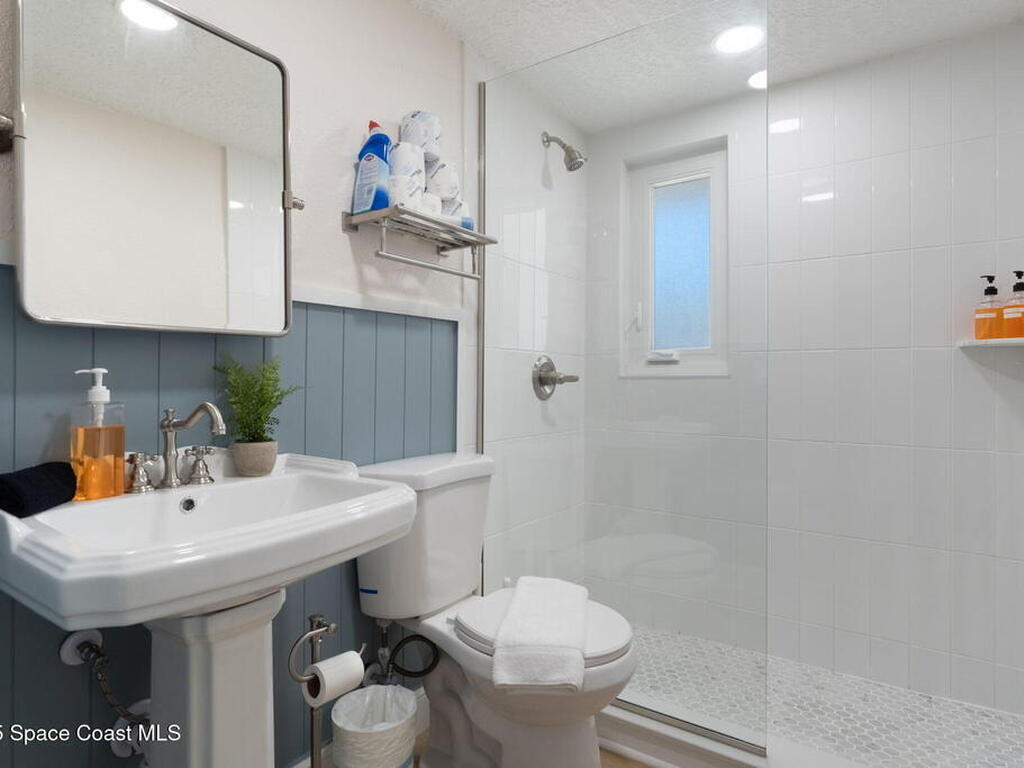 637 S Orlando Avenue, Cocoa Beach, FL 32931