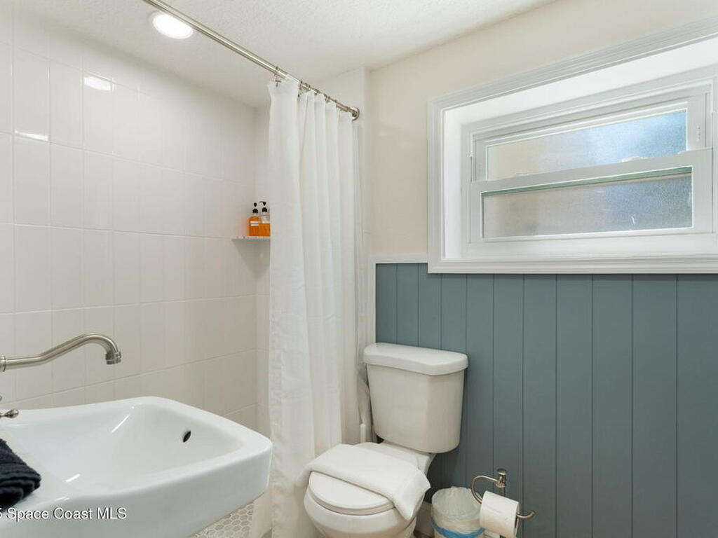 637 S Orlando Avenue, Cocoa Beach, FL 32931