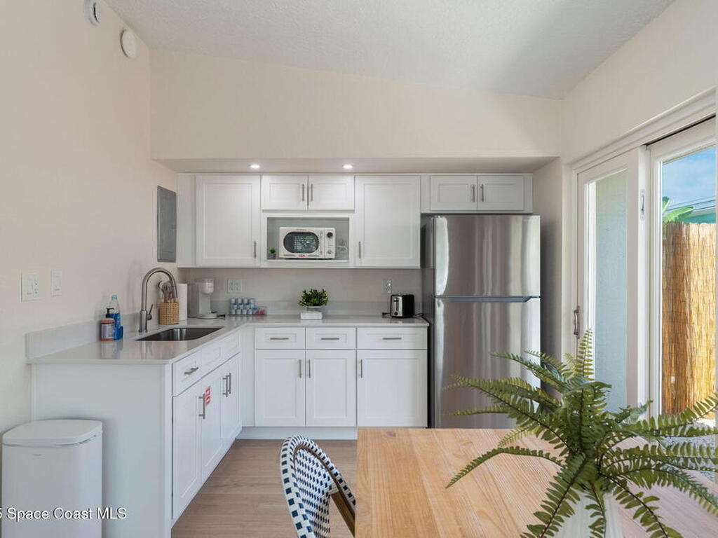 637 S Orlando Avenue, Cocoa Beach, FL 32931