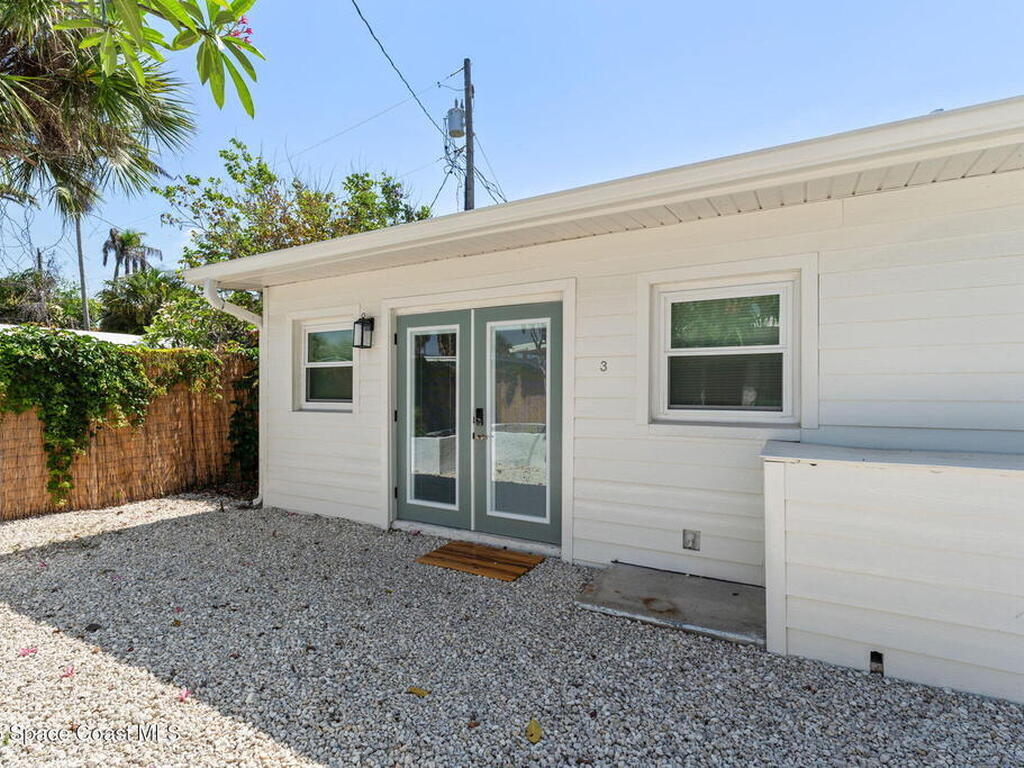 637 S Orlando Avenue, Cocoa Beach, FL 32931