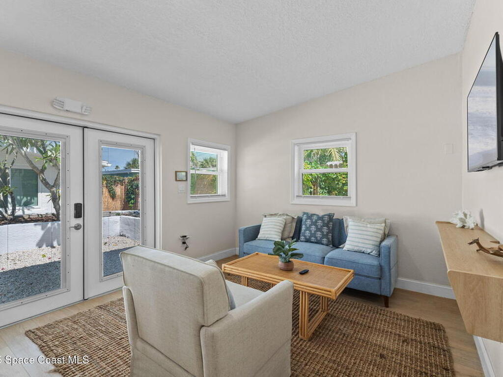 637 S Orlando Avenue, Cocoa Beach, FL 32931