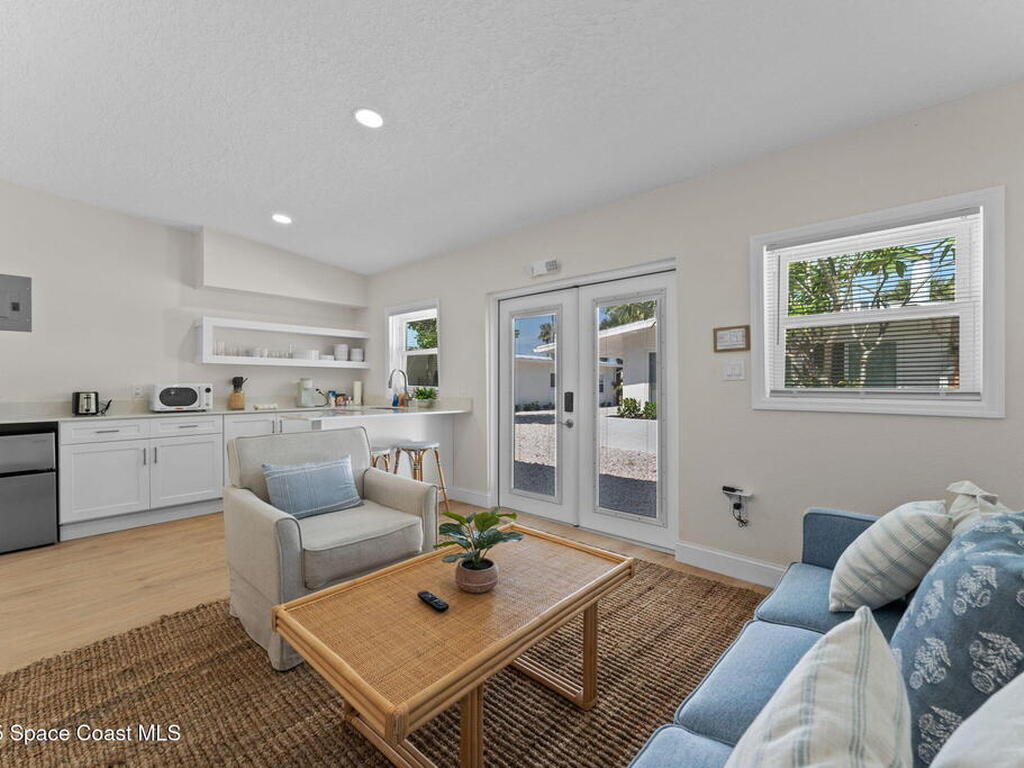 637 S Orlando Avenue, Cocoa Beach, FL 32931