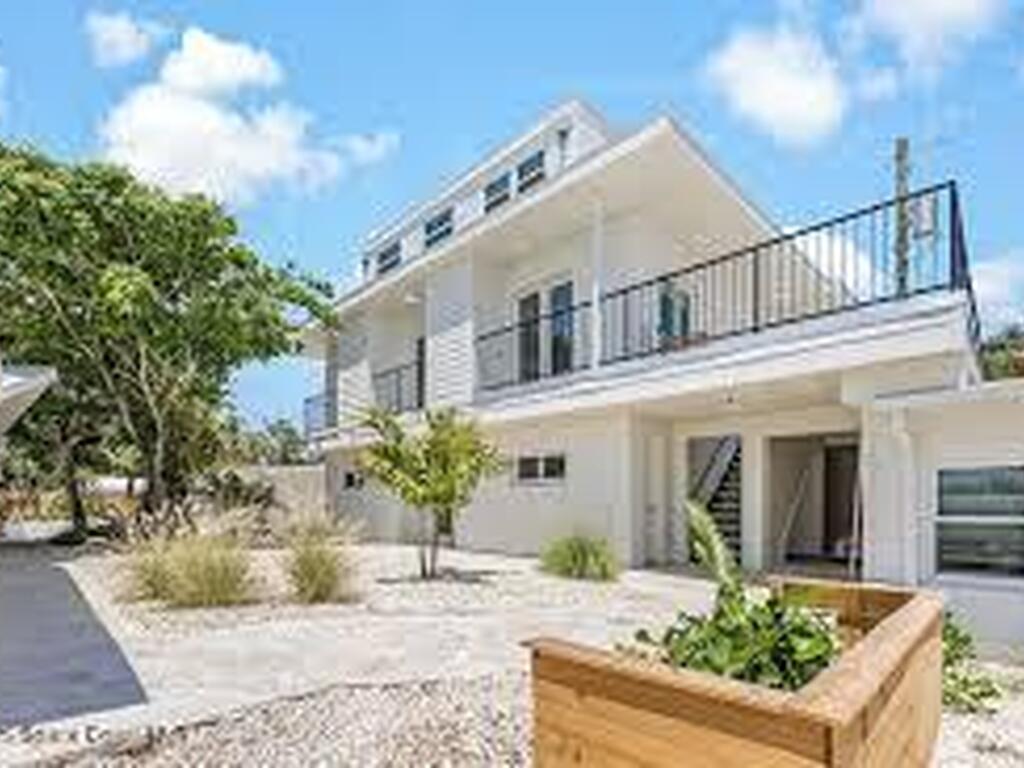 637 S Orlando Avenue, Cocoa Beach, FL 32931