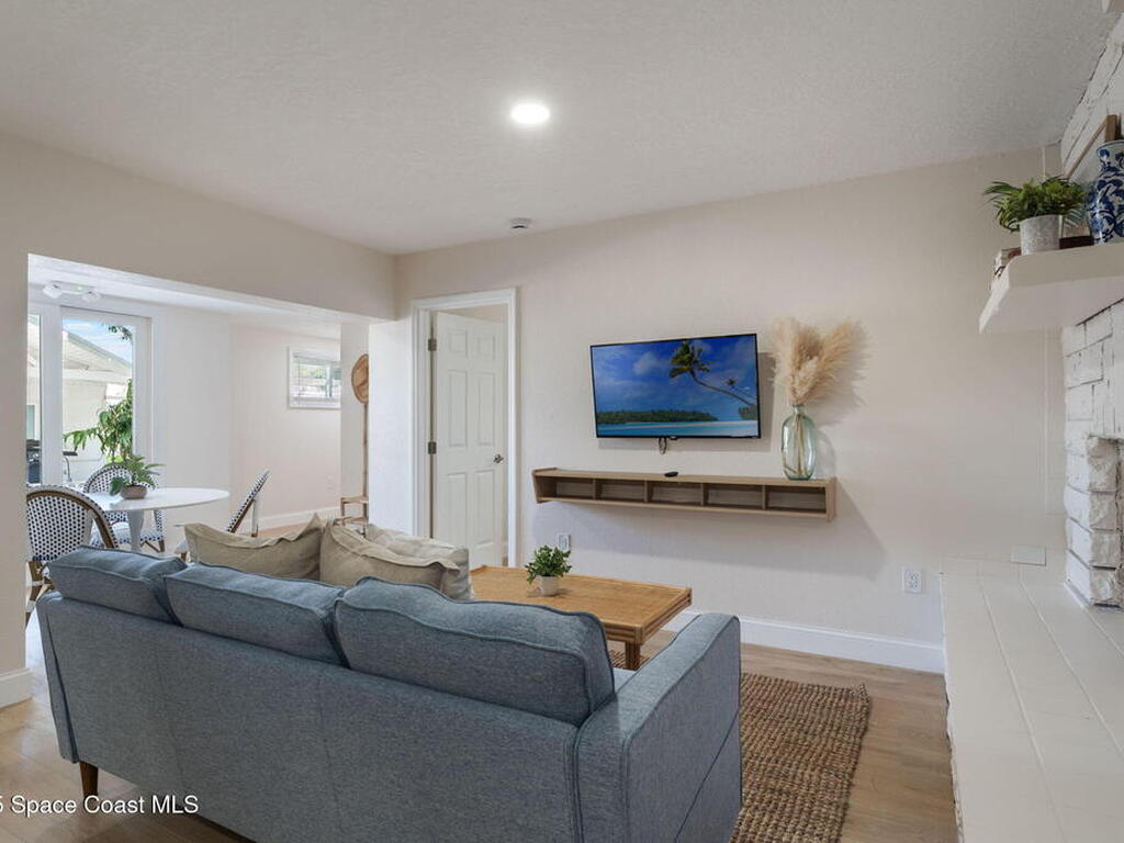 637 S Orlando Avenue, Cocoa Beach, FL 32931