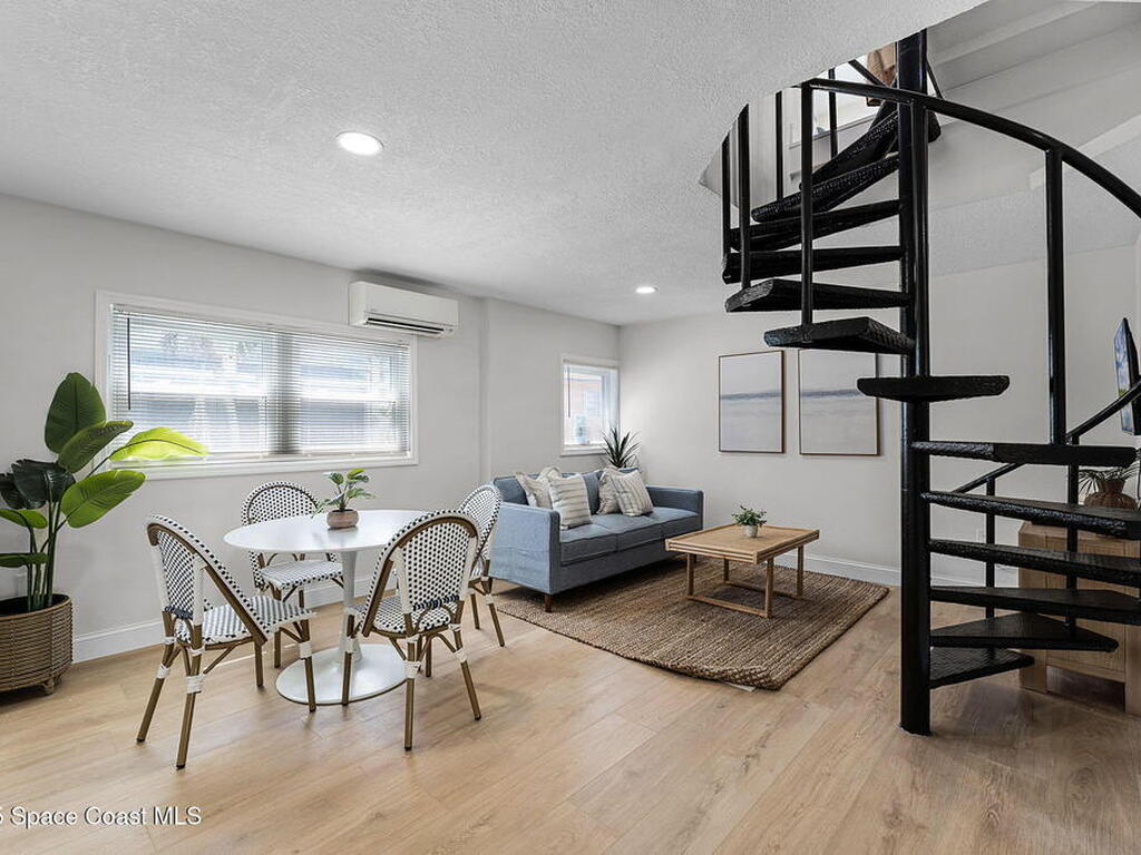 637 S Orlando Avenue, Cocoa Beach, FL 32931