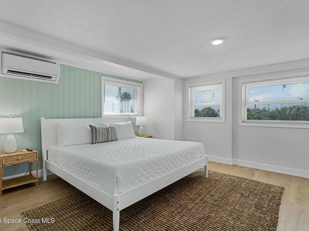 637 S Orlando Avenue, Cocoa Beach, FL 32931