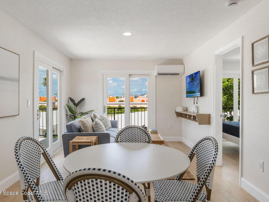 637 S Orlando Avenue, Cocoa Beach, FL 32931