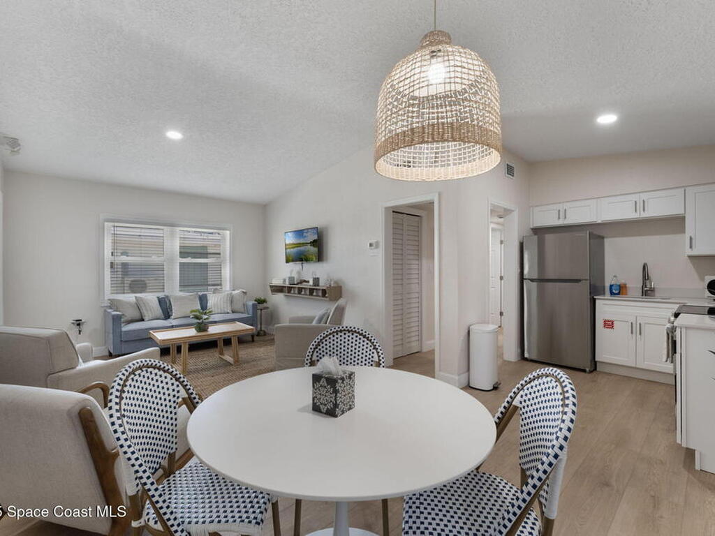 637 S Orlando Avenue, Cocoa Beach, FL 32931