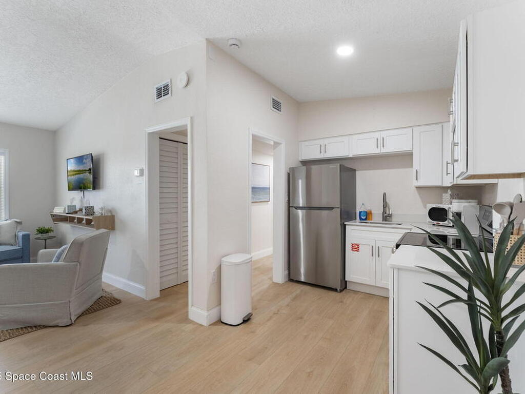 637 S Orlando Avenue, Cocoa Beach, FL 32931