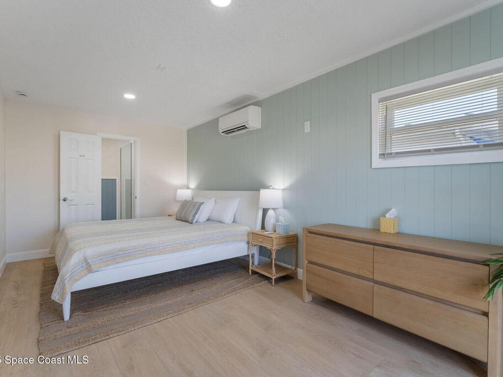 637 S Orlando Avenue, Cocoa Beach, FL 32931